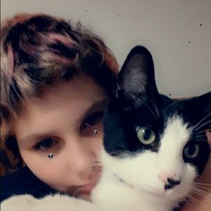 Meet your Posher, Caitlin